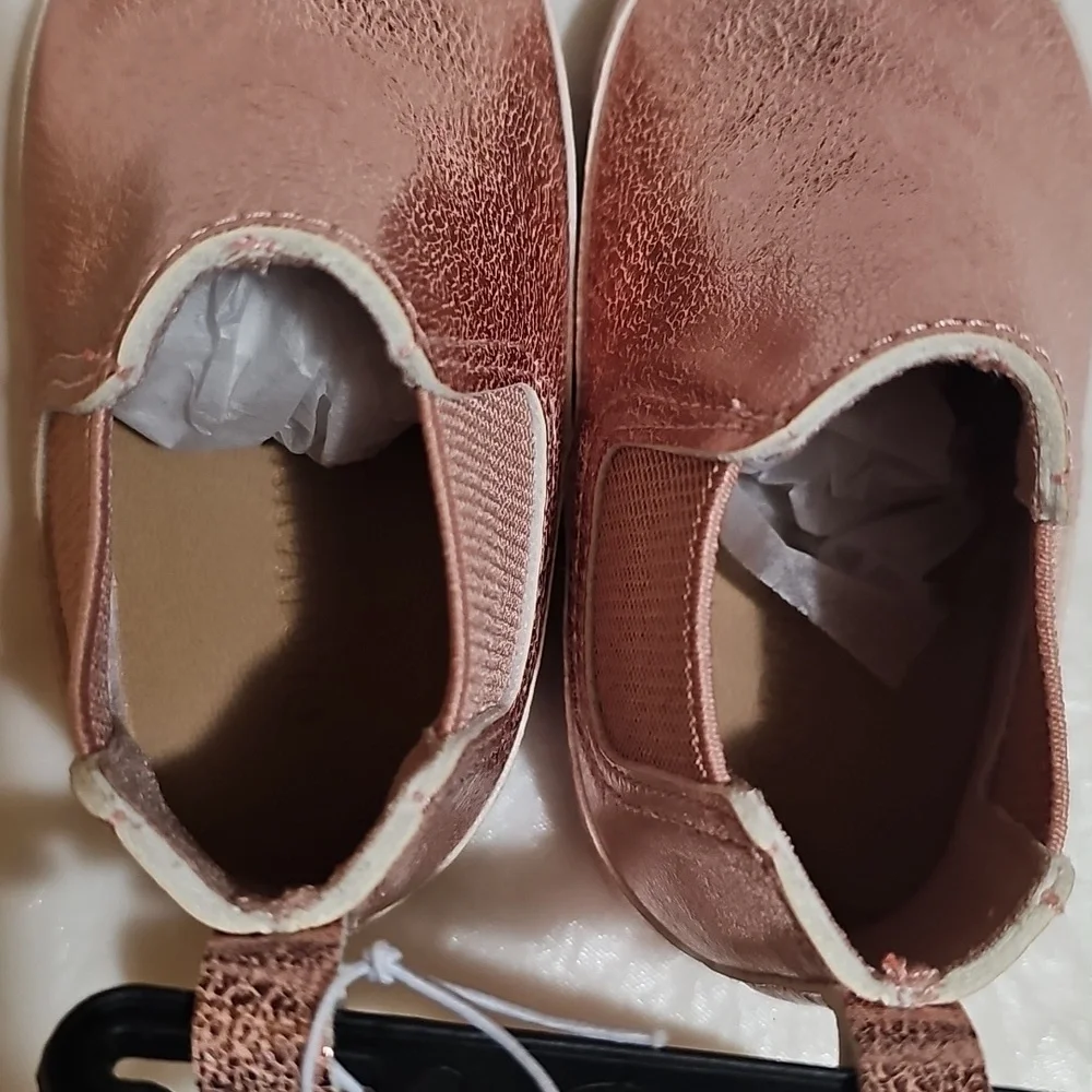 Old Navy Metallic Faux-Leather Chelsea Boots for Baby Size 6-12 Months New